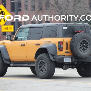 2022-Ford-Bronco-Raptor-Cyber-Orange-Real-World-Photos-Exterior-008.jpg