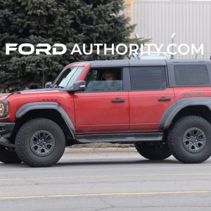 2022-Ford-Bronco-Raptor-Hot-Pepper-Real-World-Photos-Exterior-004.jpg