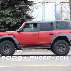 2022-Ford-Bronco-Raptor-Hot-Pepper-Real-World-Photos-Exterior-005.jpg