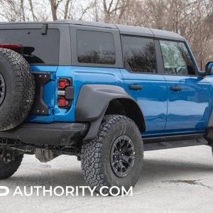 2022-Ford-Bronco-Raptor-Velocity-Blue-Metallic-Real-World-Photos-Exterior-009.jpg