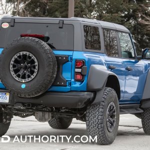 2022-Ford-Bronco-Raptor-Velocity-Blue-Metallic-Real-World-Photos-Exterior-010.jpg