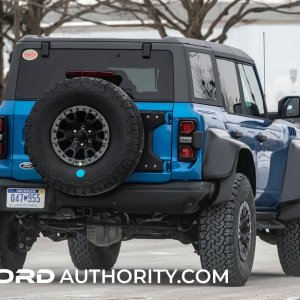 2022-Ford-Bronco-Raptor-Velocity-Blue-Metallic-Real-World-Photos-Exterior-011.jpg