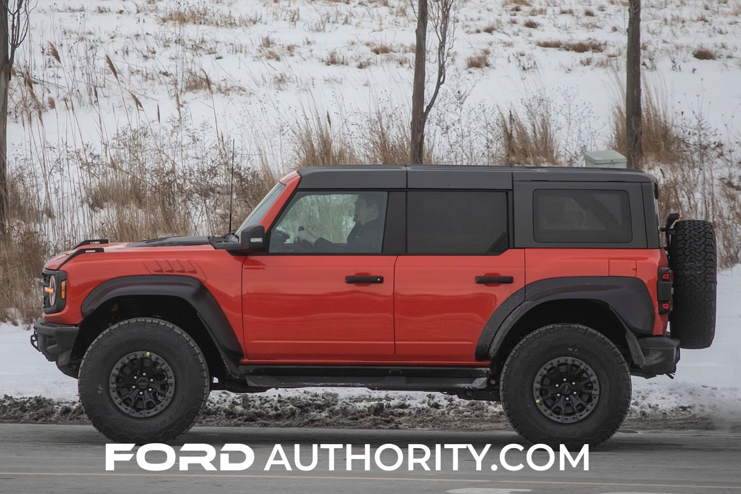 2022-Ford-Bronco-Raptor-Code-Orange-Real-World-Photos-Exterior-022.jpg