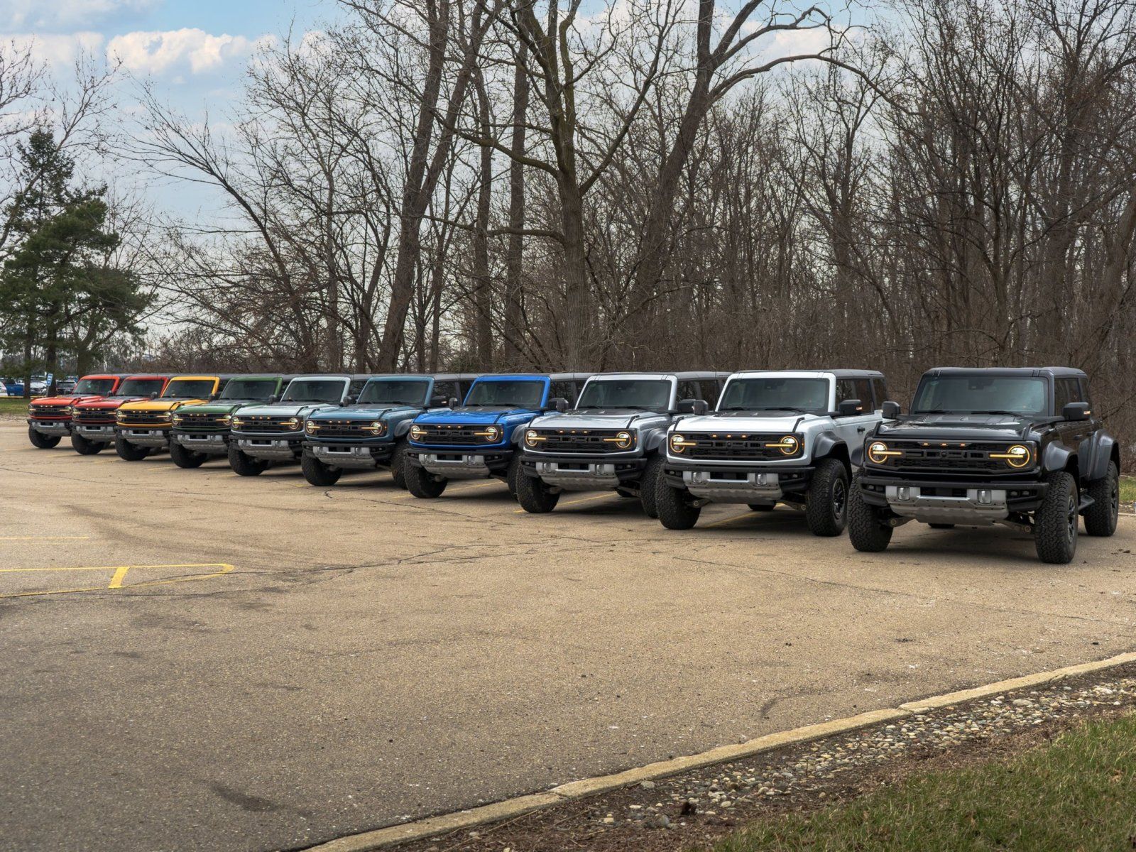 2022-Ford-Bronco-Raptor-Color-Lineup-Exterior-002-Front.jpeg