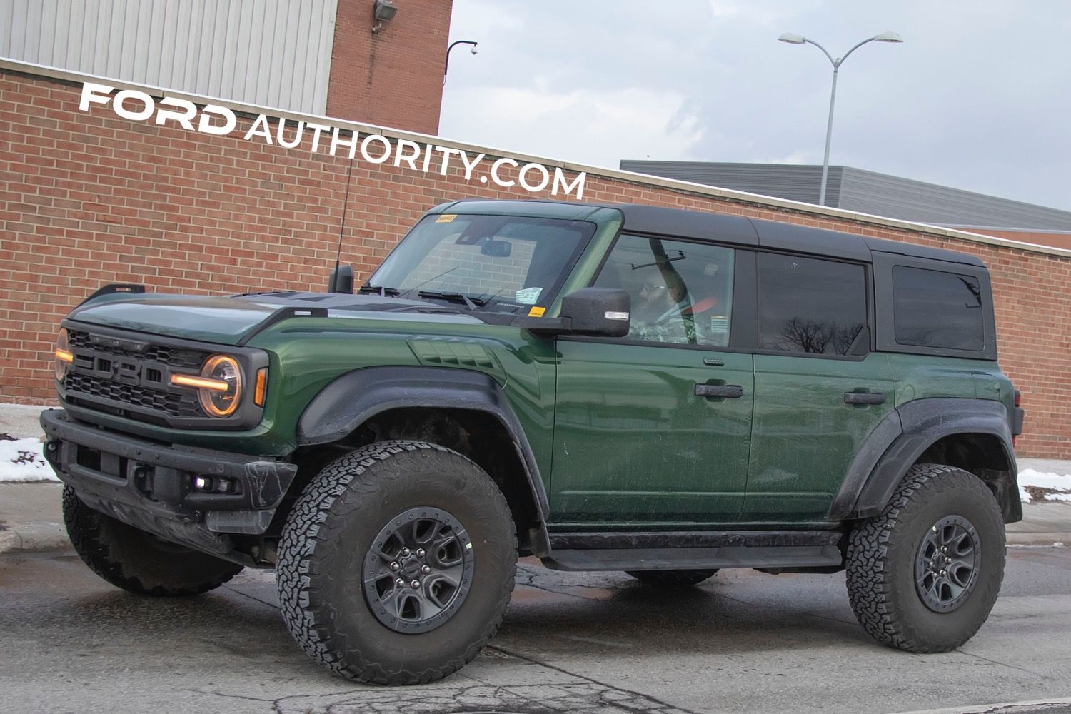 2022-Ford-Bronco-Raptor-Eruption-Green-Real-World-Photos-Exterior-001.jpg