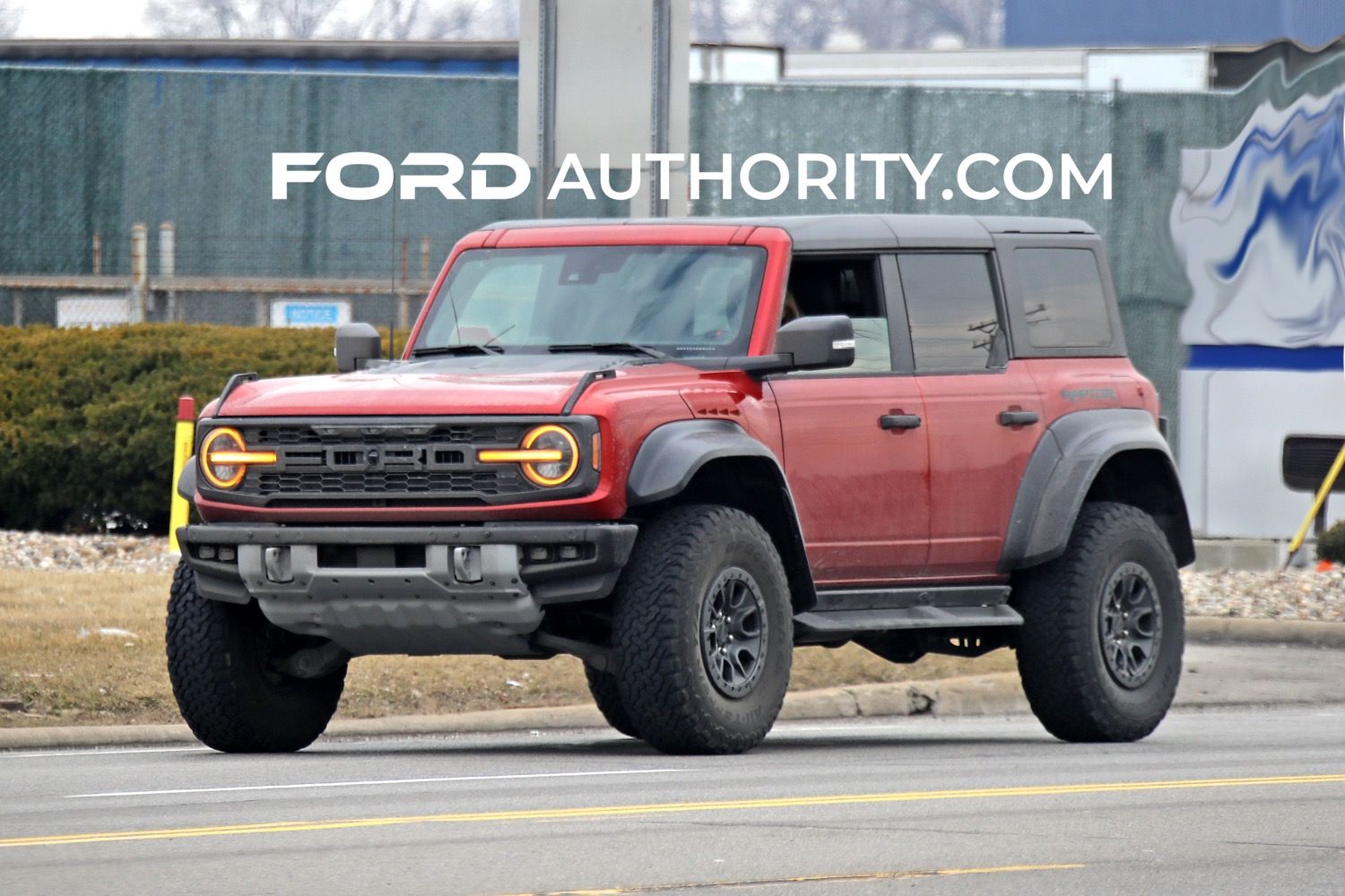 2022-Ford-Bronco-Raptor-Hot-Pepper-Real-World-Photos-Exterior-001.jpg