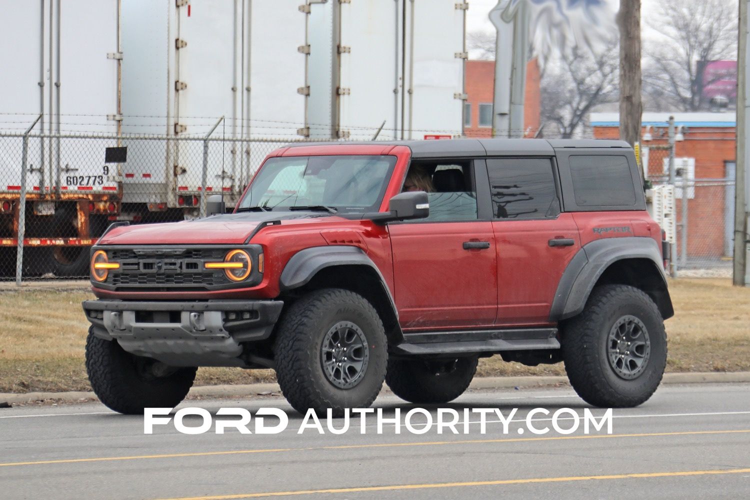 2022-Ford-Bronco-Raptor-Hot-Pepper-Real-World-Photos-Exterior-002.jpg