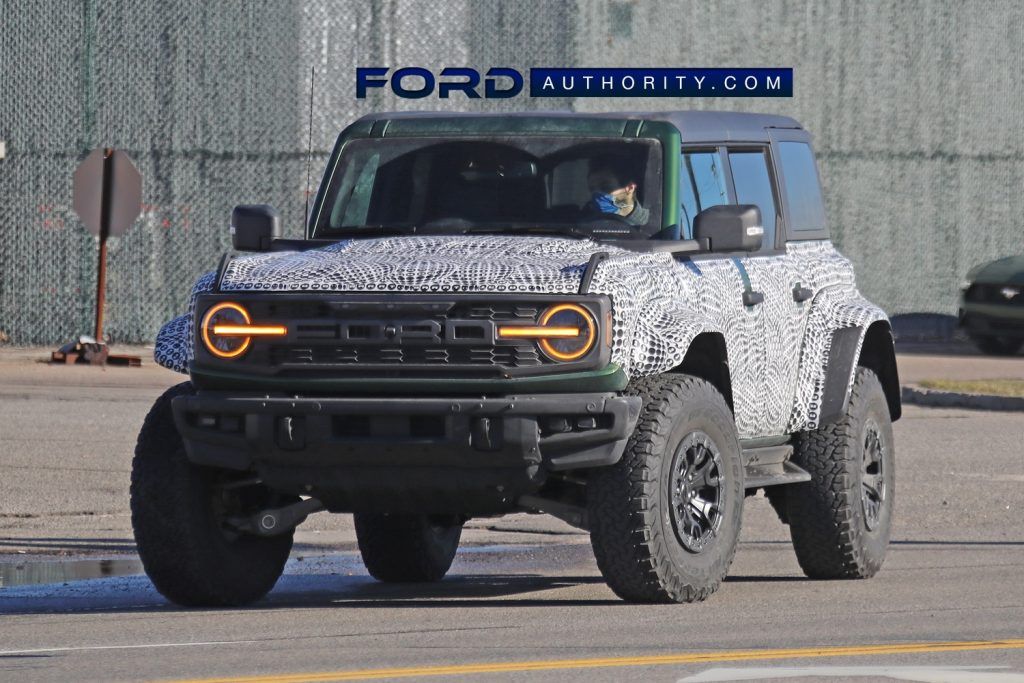 2022-Ford-Bronco-Raptor-Prototype-Spy-Shots-December-2021-Exterior-004-front-FORD-lettering-g...jpeg