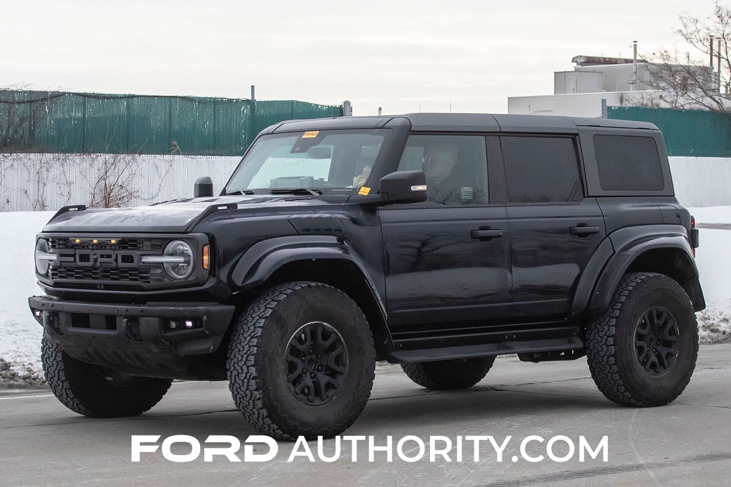 2022-Ford-Bronco-Raptor-Shadow-Black-Real-World-Photos-Exterior-004.jpeg