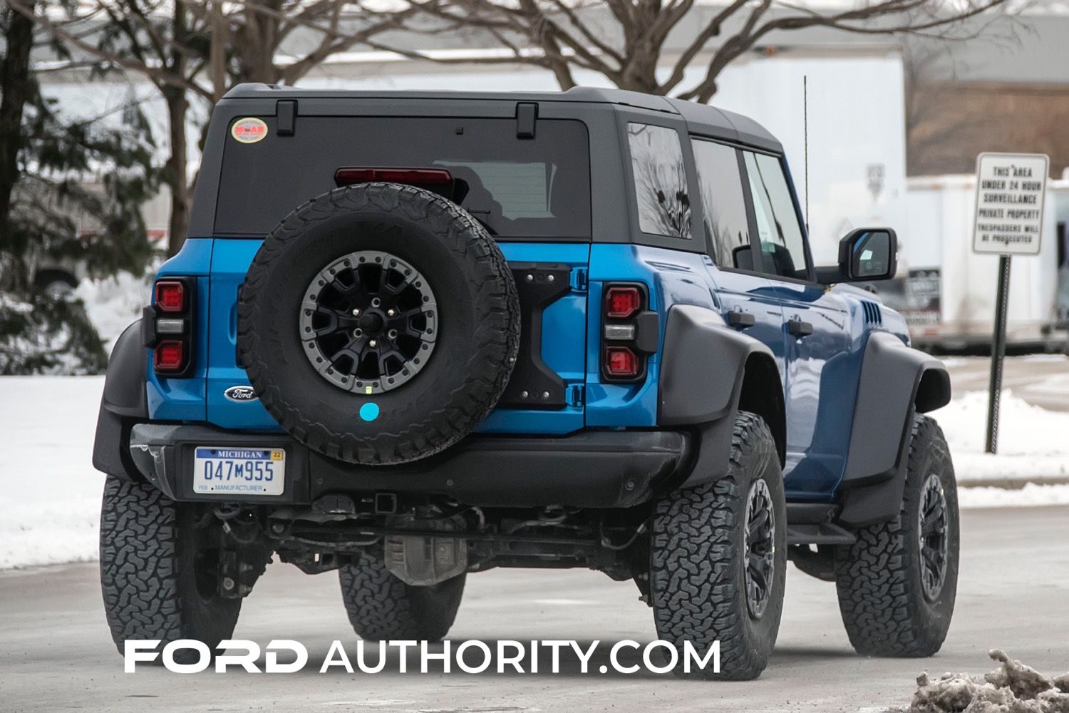 2022-Ford-Bronco-Raptor-Velocity-Blue-Metallic-Real-World-Photos-Exterior-011.jpg