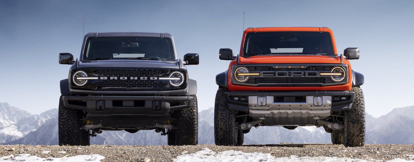 2022 Ford Bronco Raptor_vs-Wildtrak1.jpg