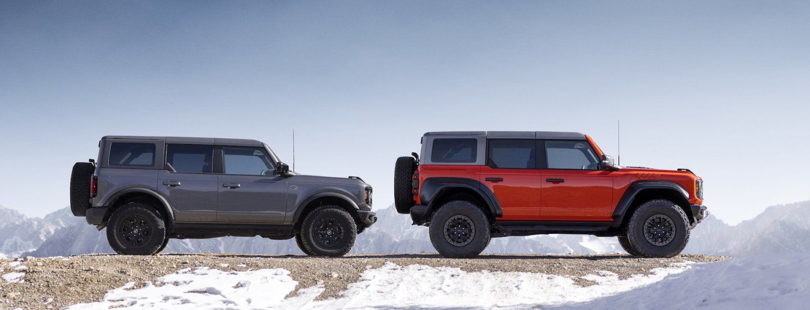 2022 Ford Bronco Raptor_vs-Wildtrak2.jpg