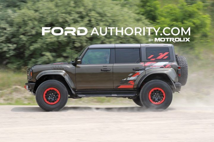 2024-Ford-Bronco-Raptor-Shelter-Green-Metallic-DB-US-Market-Real-World-Photos-Exterior-002-720...jpg