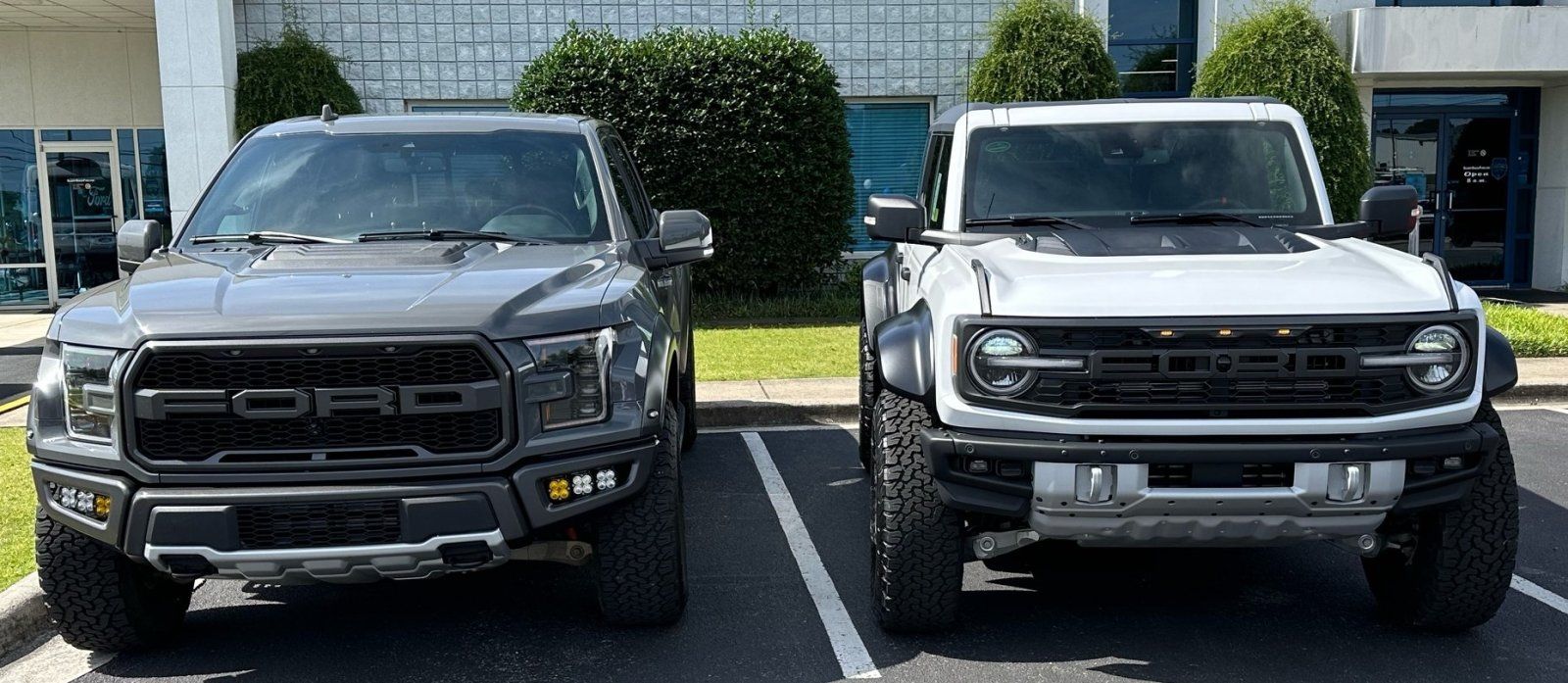 Braptor_Raptor side by side.jpeg | Bronco Raptor Forum