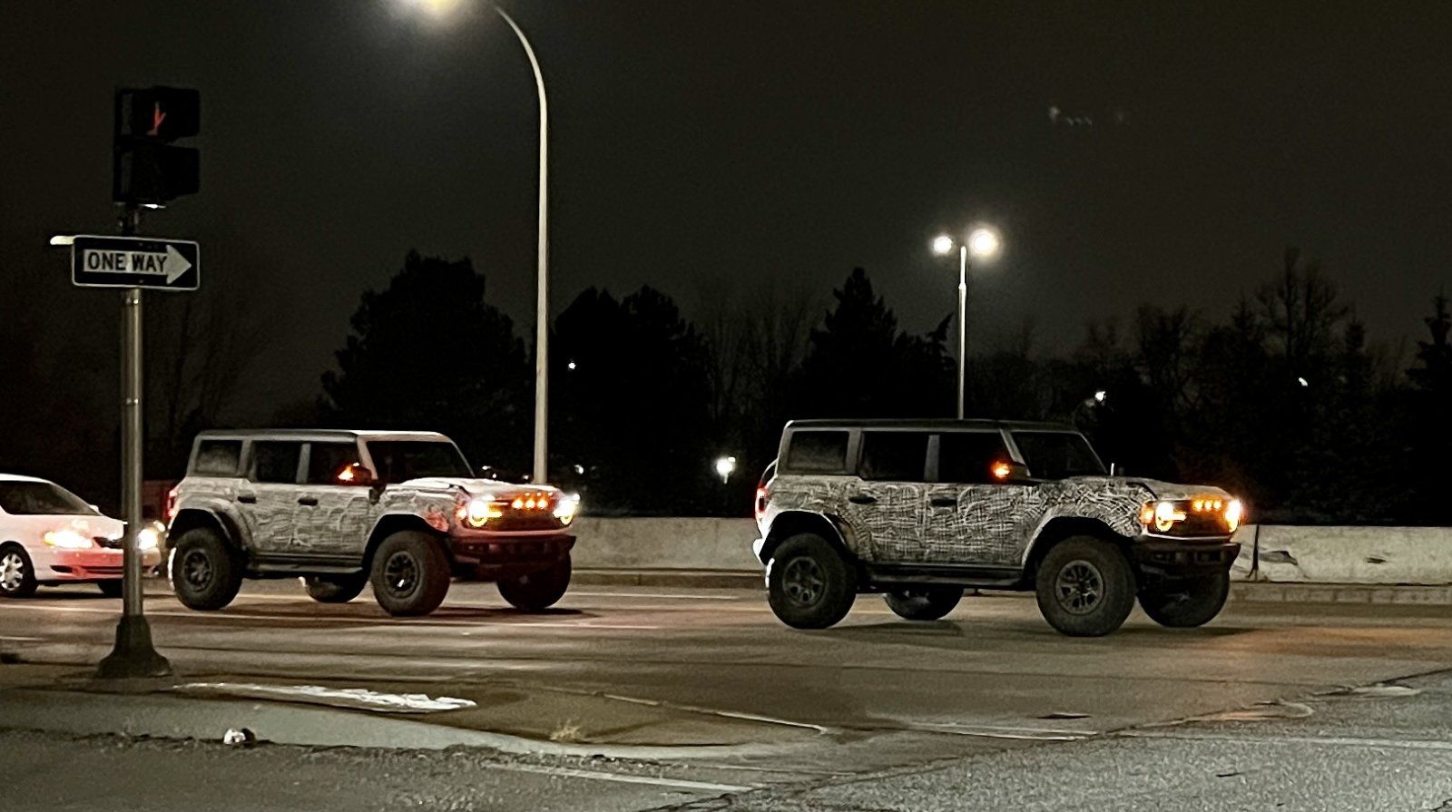 bronco-raptor-2022-ford-at-night.jpg