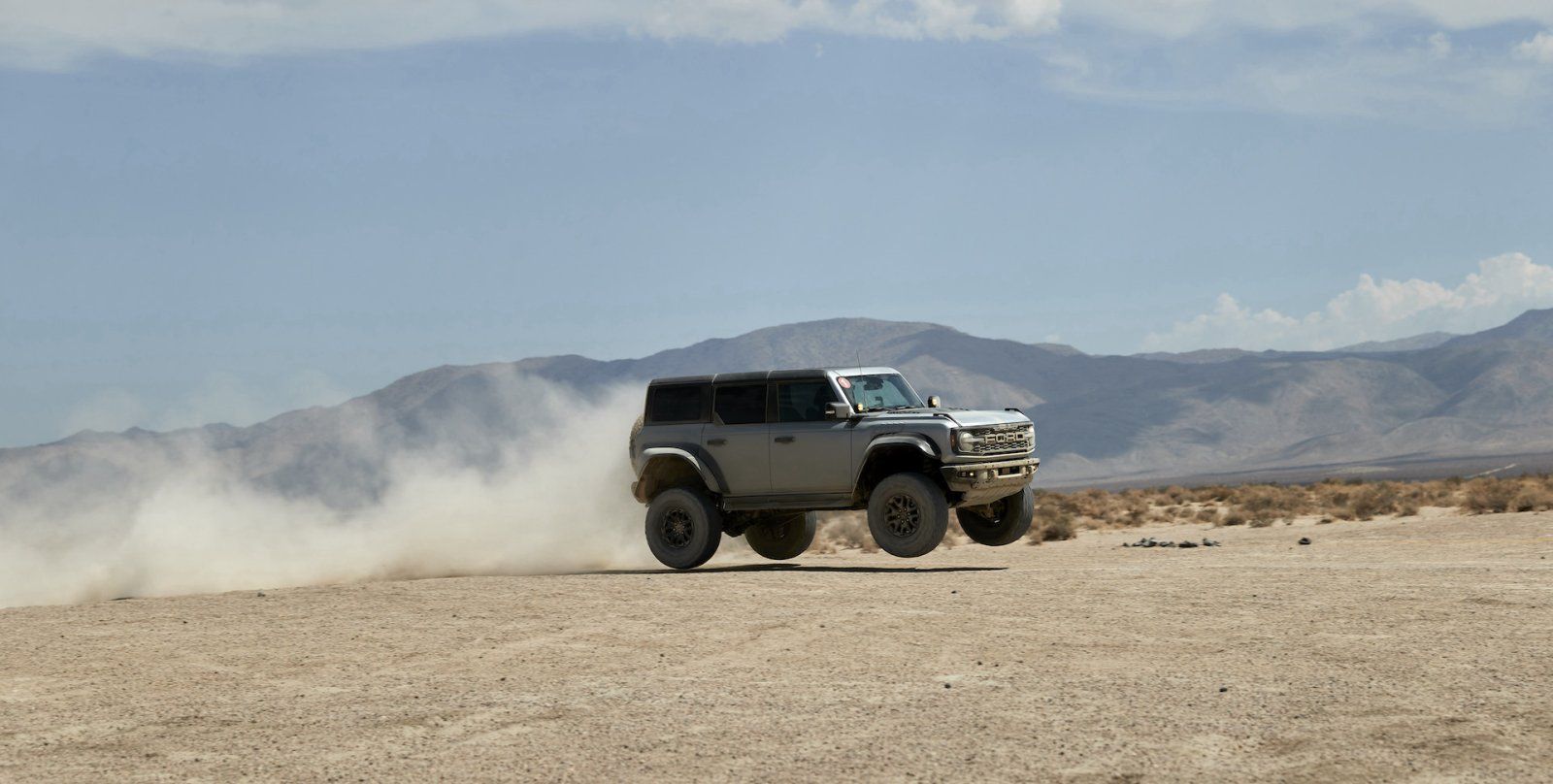 ford-bronco_100845023_h.jpg