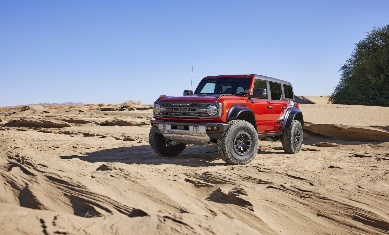 ford-bronco_100845074_h.jpg