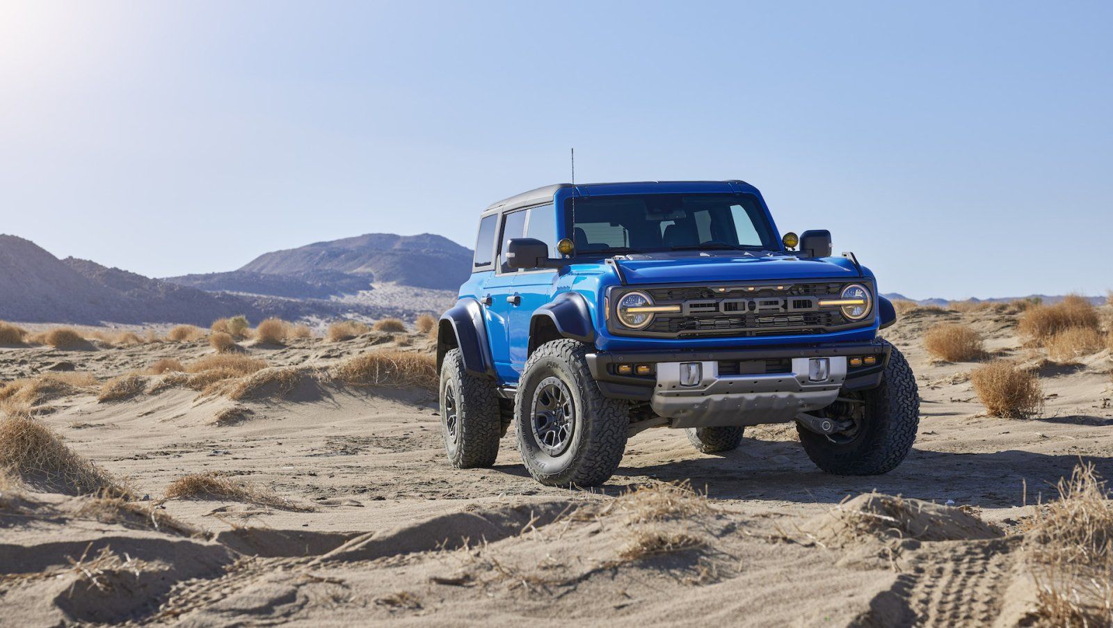 ford-bronco_100845075_h.jpg