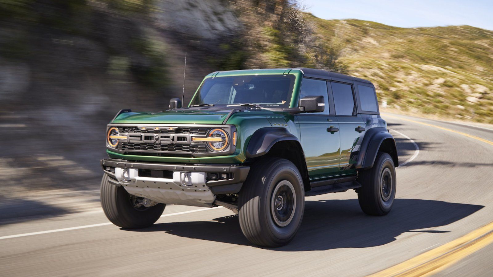 ford-bronco_100845081_h.jpg