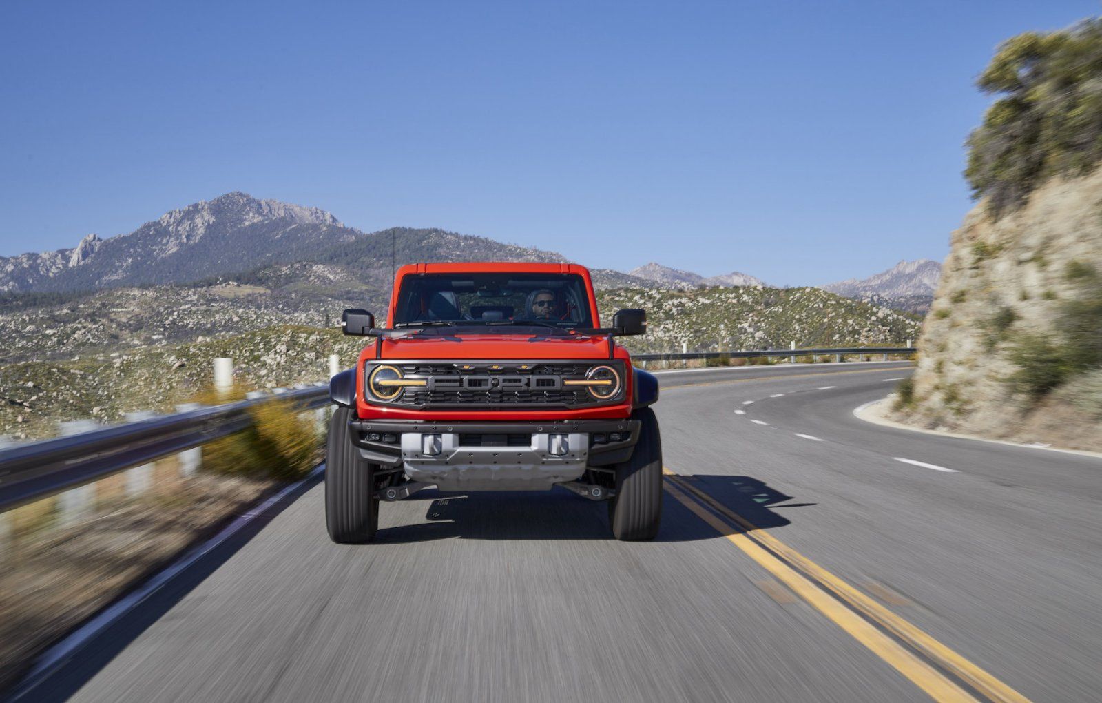 ford-bronco_100845083_h.jpg