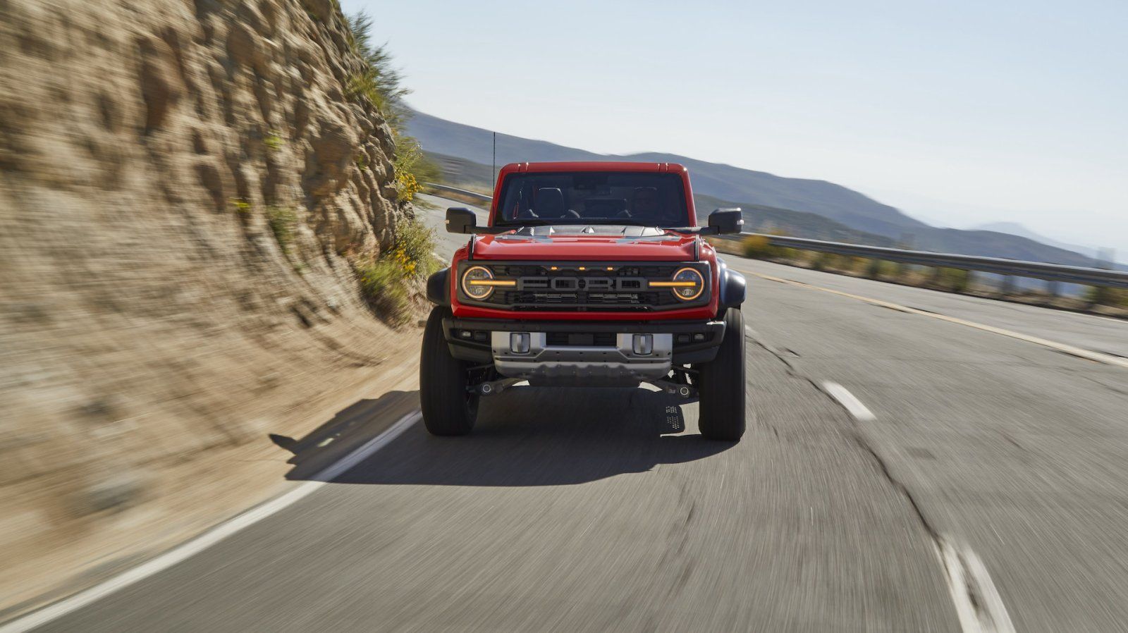 ford-bronco_100845087_h.jpg